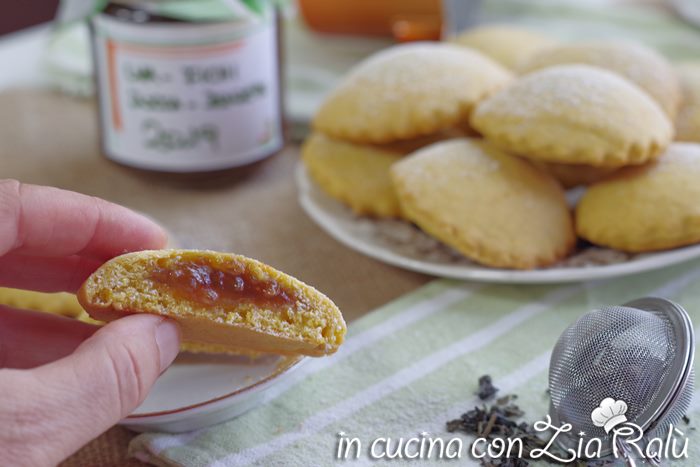 Biscotti alla zucca e confettura senza lattosio